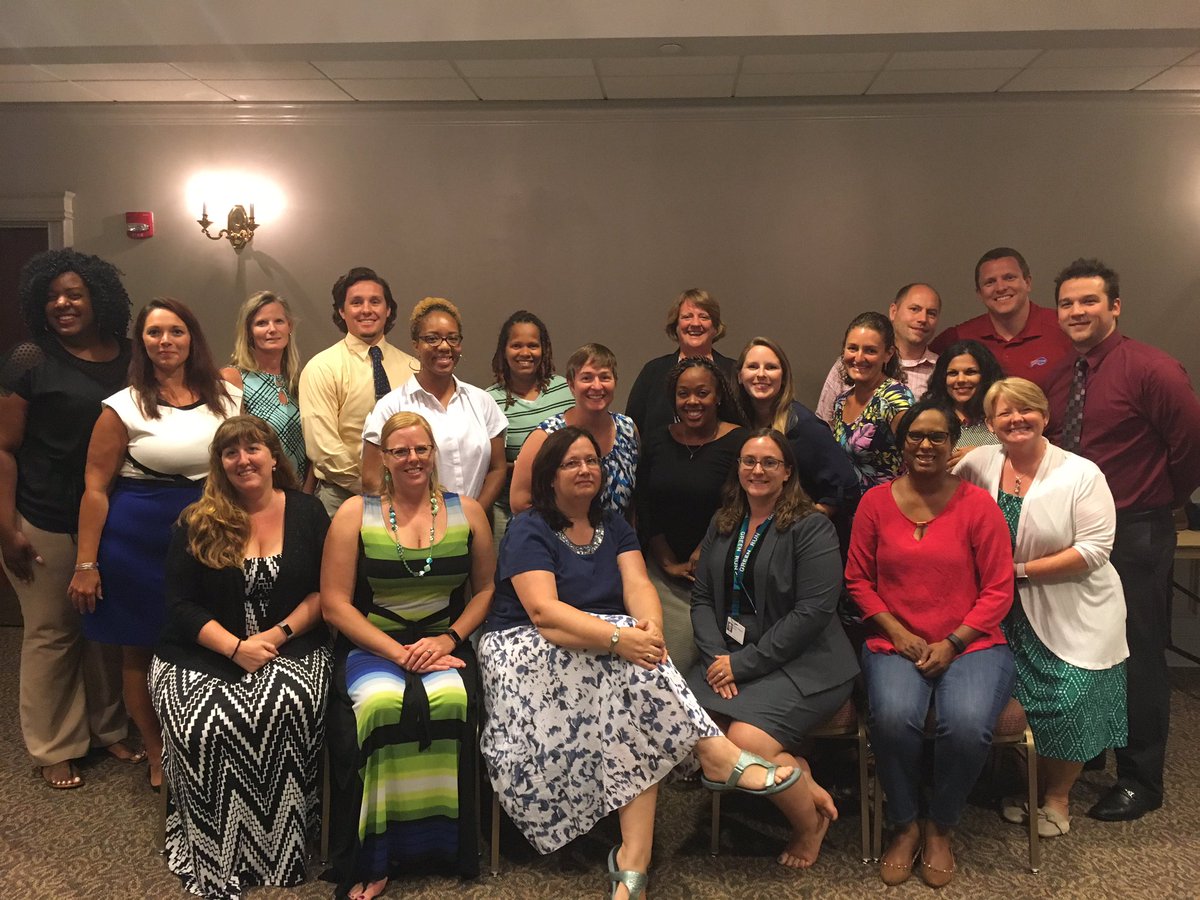 Barker19Gail's tweet photo. ELS cohort 2! One more semester to go. Except @masonjo2003. #MonarchLEAD https://t.co/YAAksV0ZOf
