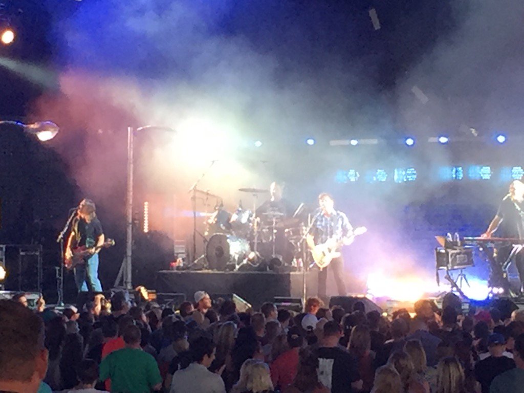 JoeyRadcliff's tweet photo. @jimmyeatworld @HollywoodAmpSTL https://t.co/u4sOr3tX7e