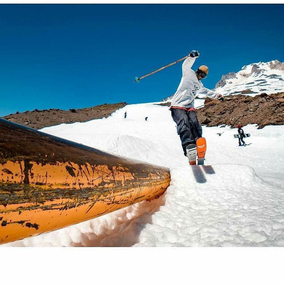 @roo_skis getting up close for the shot of team skier @dean_spirito showing off his <a href="/movementskis/">Movemnet</a> with a nice lip … ift.tt/2vlJ5zr