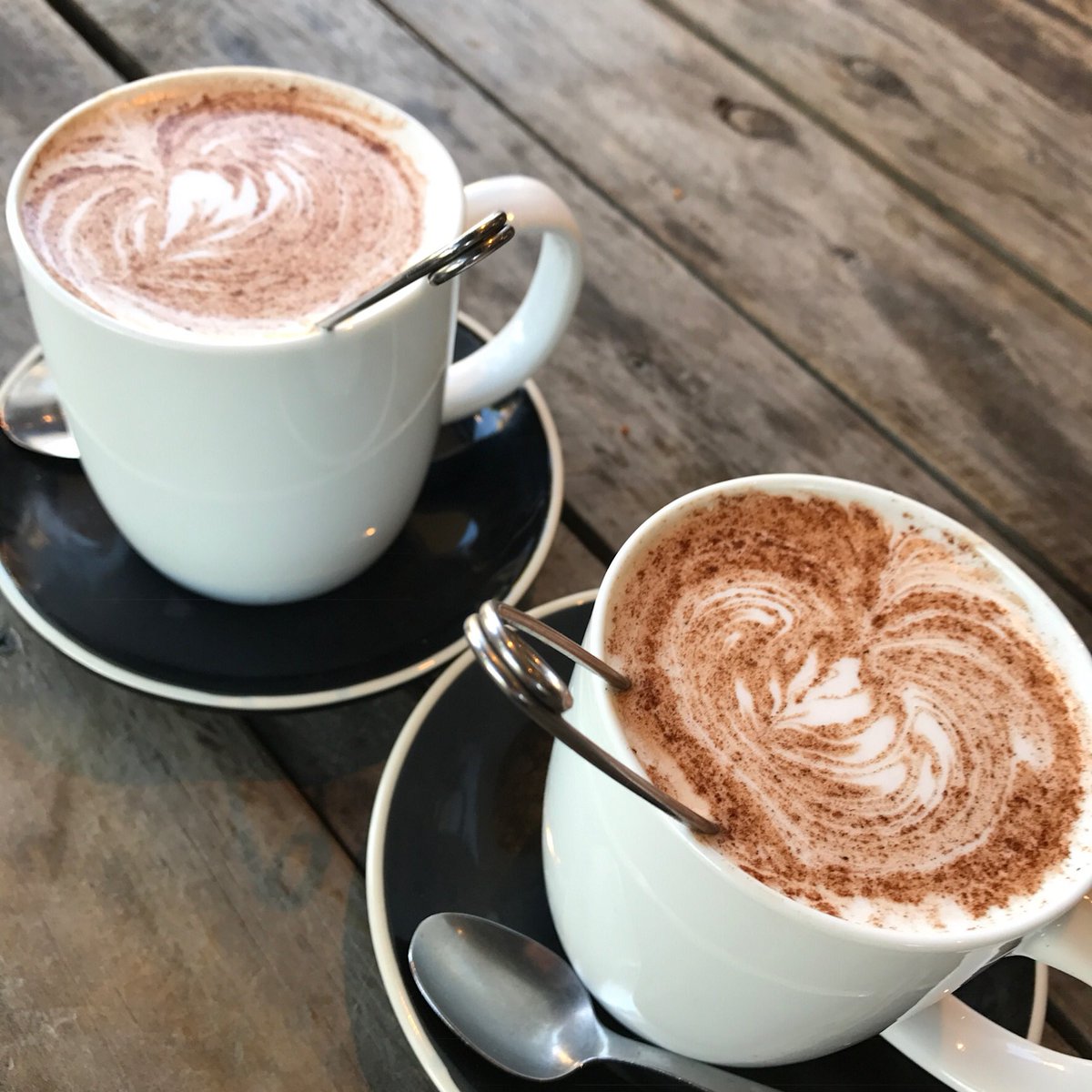 jobaulch's tweet photo. Real chai for 2 😀 Love a sneaky Wednesday catch up 😘 Need more friends to give up the 9 to 5 grind #realchai #WorkFromHome #WorkLifeBalance https://t.co/QIXCqex9Is