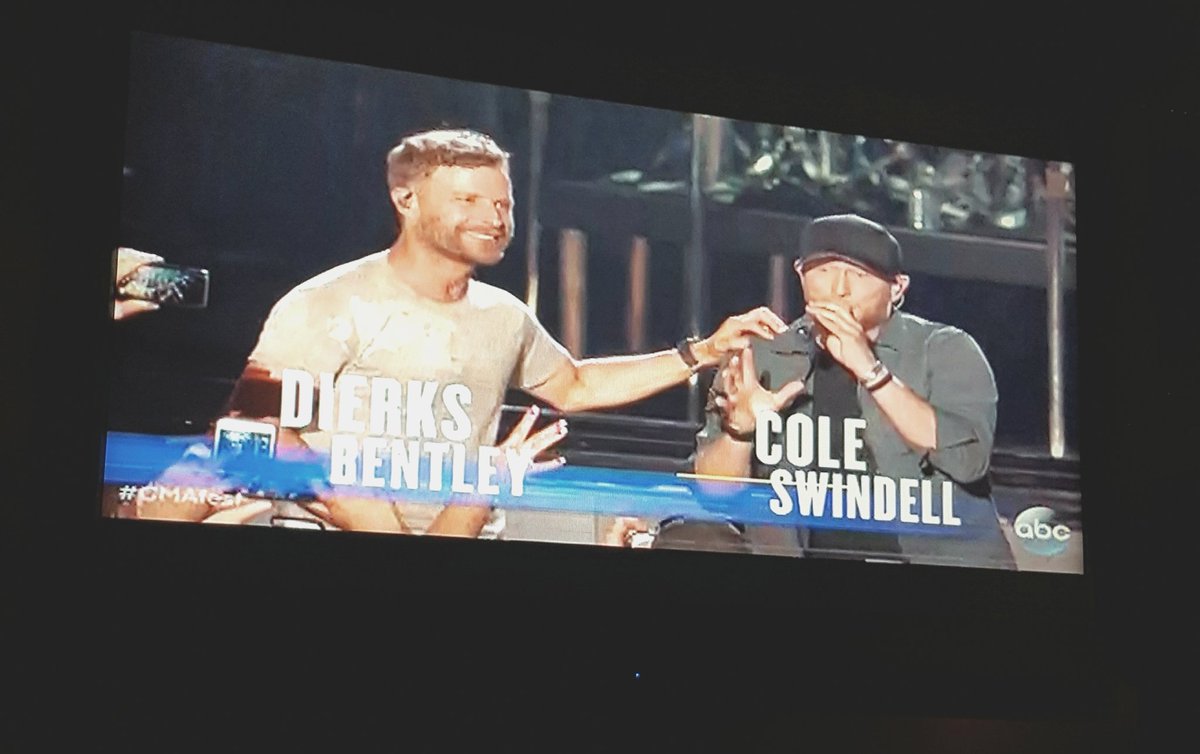 Ennis_R's tweet image. Yay!! I just saw a commercial for the #CMAFest ❤ #Flatliner @coleswindell