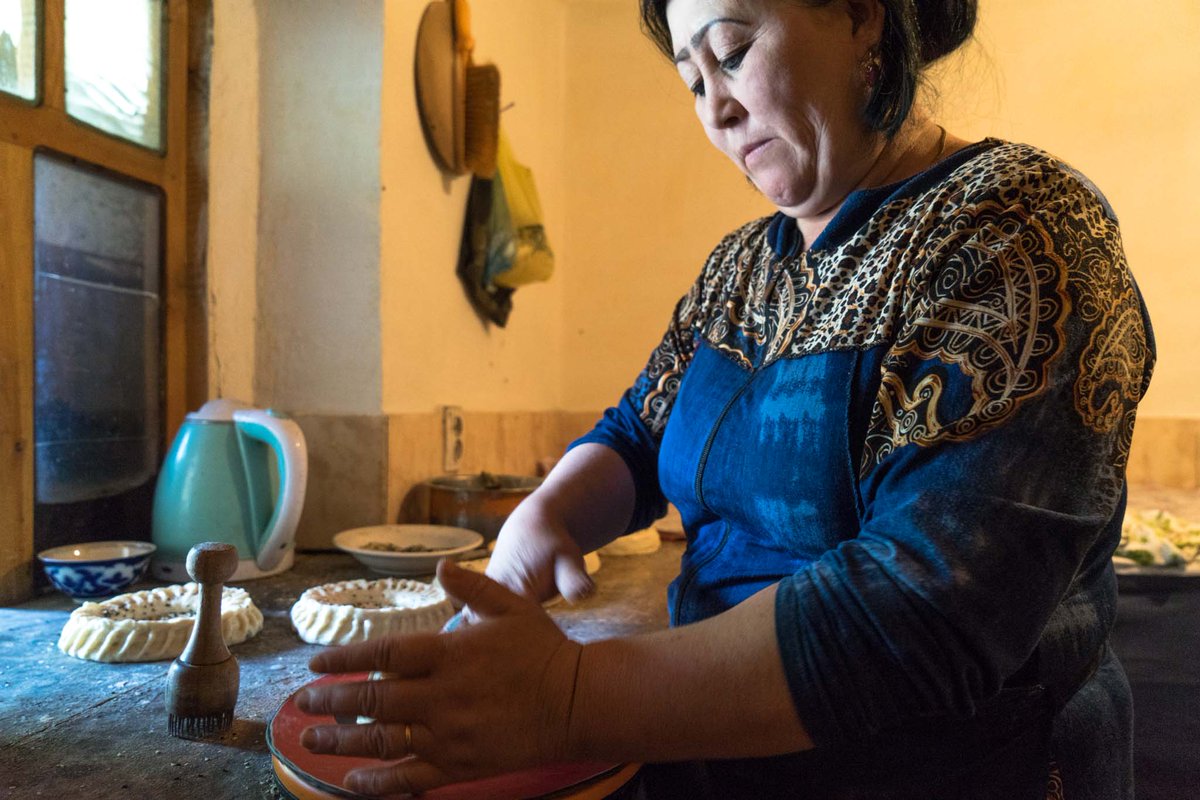 michaelturtle's tweet photo. Learning how to make the traditional bread at a street bakery on a cultural tour in the city of Osh. #discoverkyrgyzstan @discoverKG https://t.co/f6WaYWqPxi
