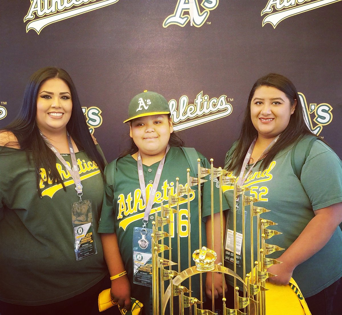 mdjarandia's tweet photo. #ATTHECOLISEUM #GreenCollar #OaklandAthletics https://t.co/jm3N883SRu
