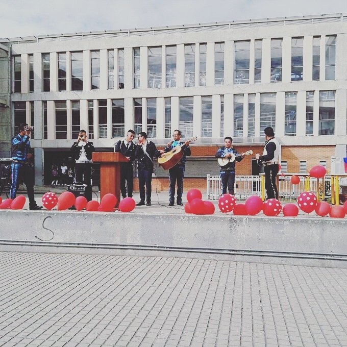 CanalCEBtv's tweet photo. #Mariachis #Detalles #diadelprofesor https://t.co/ouvjDYMiHN
