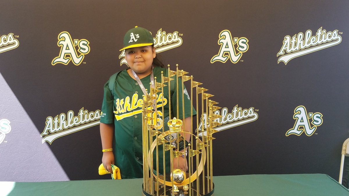 mdjarandia's tweet photo. #ATTHECOLISEUM #GreenCollar #OaklandAthletics https://t.co/o3UJsSfHoG