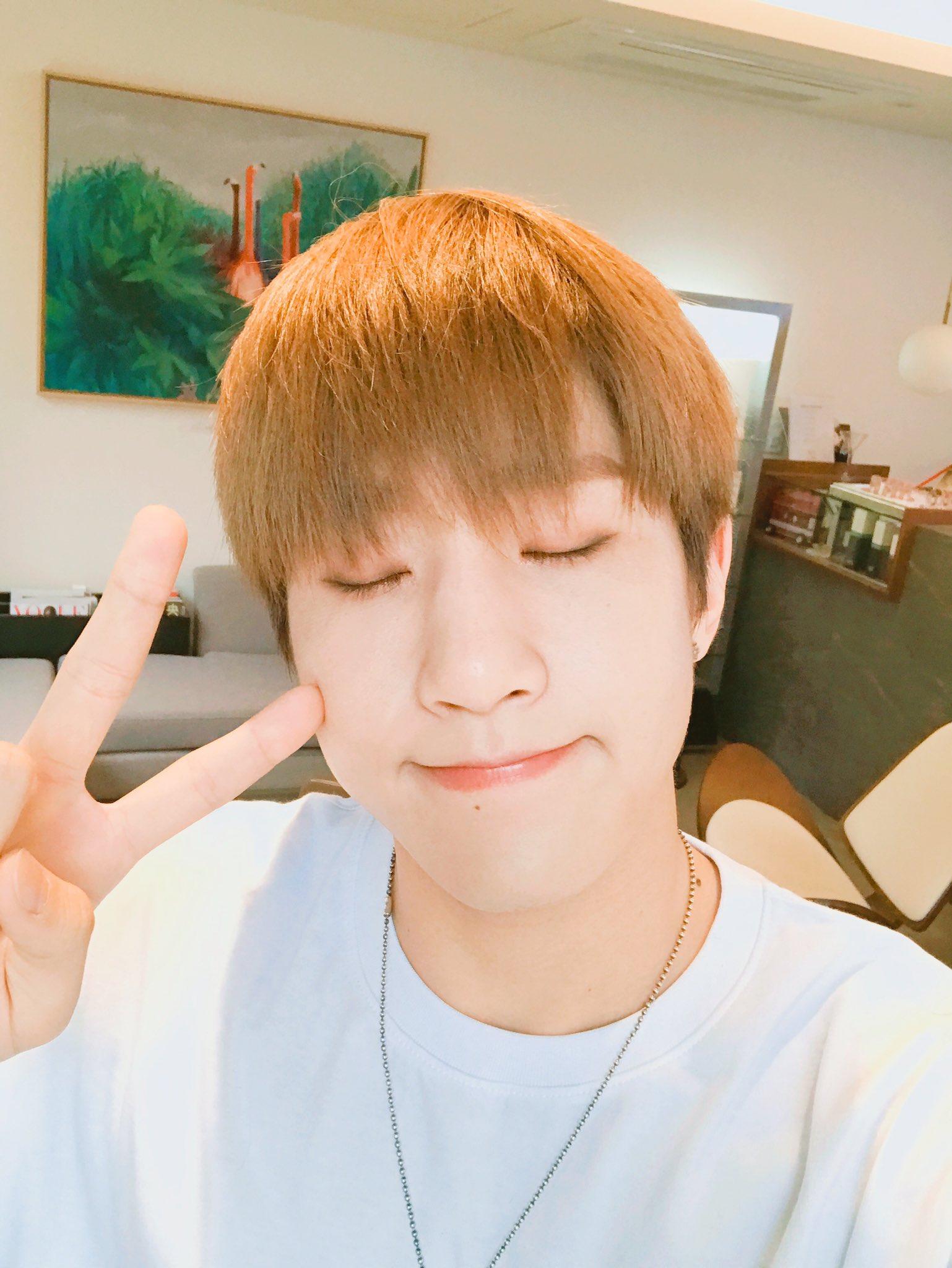 DGL75YQUAAAS6t5.jpg:orig