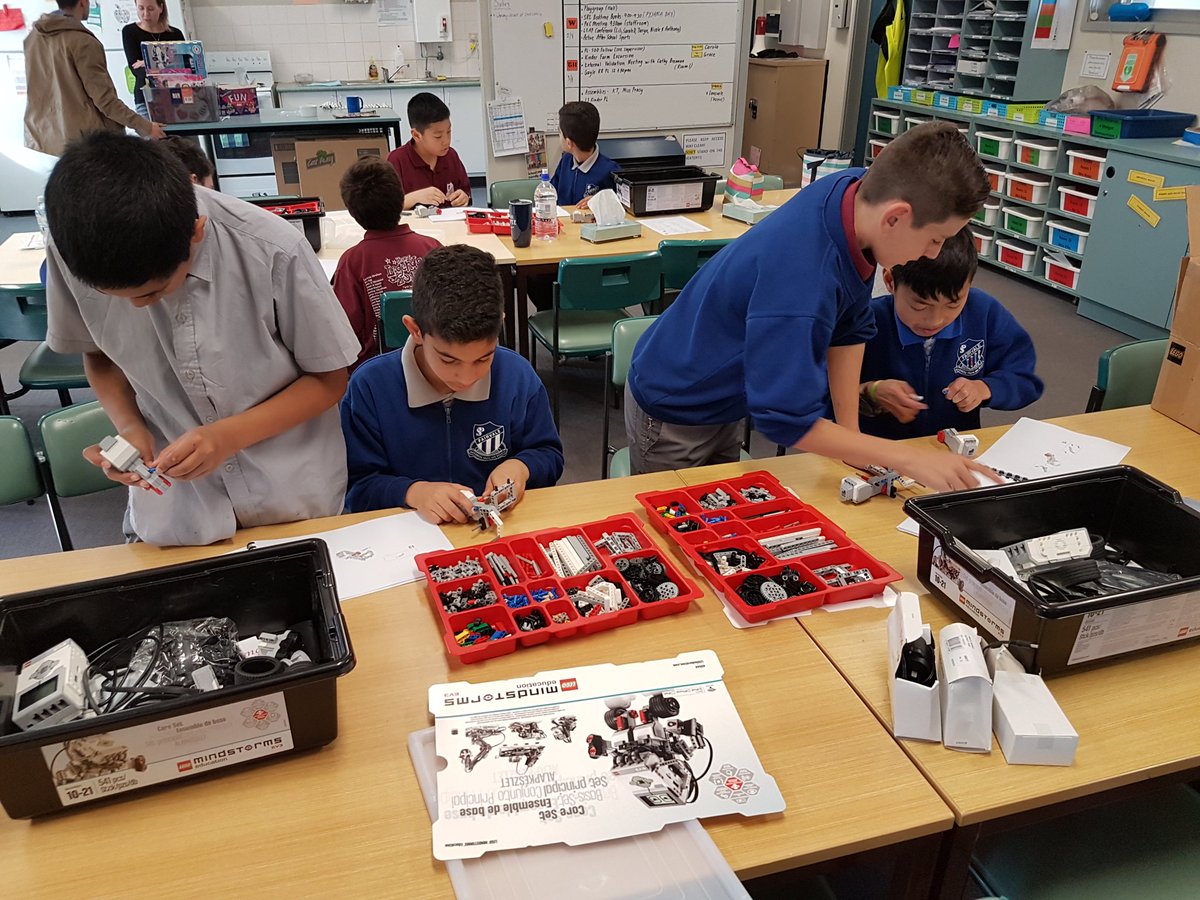MissTBrady's tweet photo. We had fun building our EV3 robots can't wait to start using them in our STEM programs @fairvaleps @MelanieElks #EV3LEGO https://t.co/FxTnxdlutn