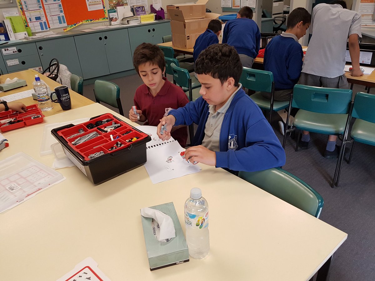 MissTBrady's tweet photo. We had fun building our EV3 robots can't wait to start using them in our STEM programs @fairvaleps @MelanieElks #EV3LEGO https://t.co/FxTnxdlutn