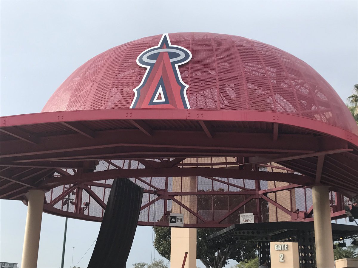 HeidiMacy's tweet photo. Our lyft driver to Angels Stadium is 1/10 Orange County drivers testing #tacomode for Taco Bell! https://t.co/FtkmrDGwMb
