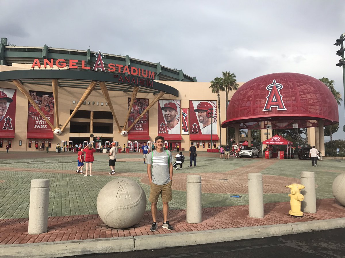 HeidiMacy's tweet photo. Our lyft driver to Angels Stadium is 1/10 Orange County drivers testing #tacomode for Taco Bell! https://t.co/FtkmrDGwMb