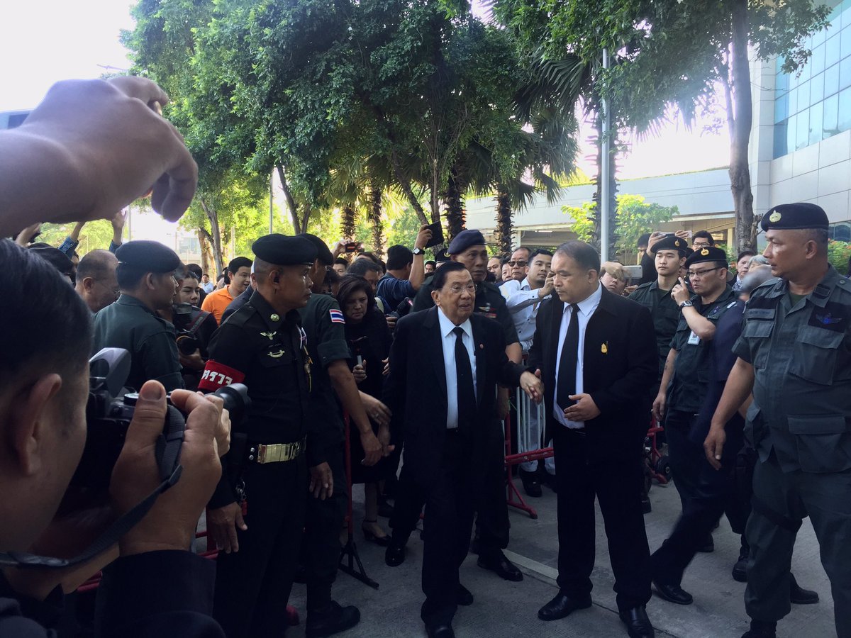 wkankanit's tweet photo. Former Deputy Prime Minister of #Thailand #Chavalit Yongchaiyudh arrives at Supreme court. #2008protestwentwrong https://t.co/vpD2ohCxds