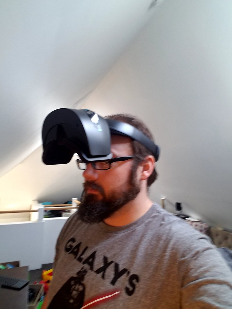Sean_McBeth's tweet photo. Setup is super easy. One cable that splits to HDMI and USB3 at the PC. Win 10 auto detects and installs everything in seconds. https://t.co/GXGoa5XM1n