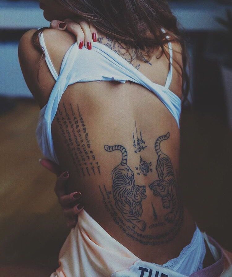 Update more than 73 angelina jolie wanted back tattoo latest - thtantai2
