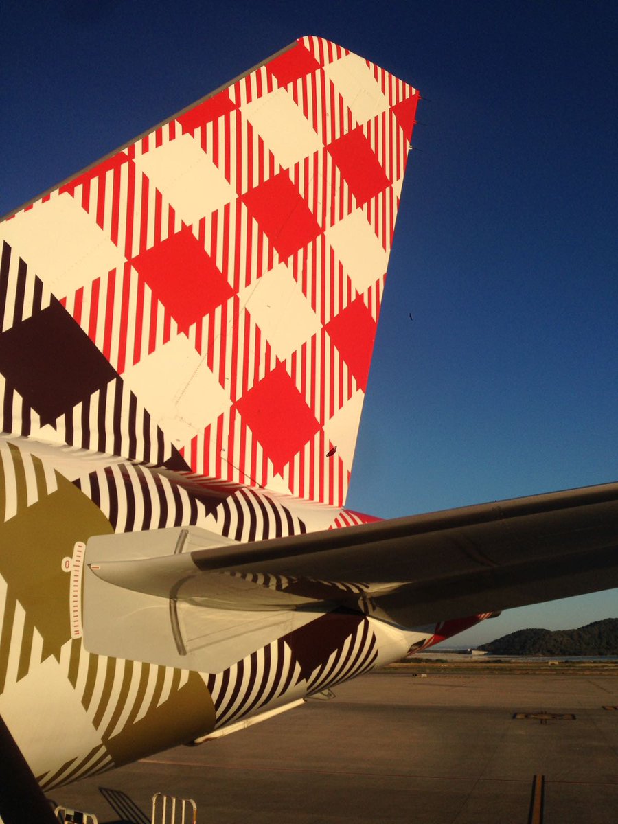 Despedimos por hoy con <a href="/volotea/">Volotea</a> en <a href="/AeropuertoIbiza/">Aeropuerto Ibiza</a> 
#tail 
#spotting