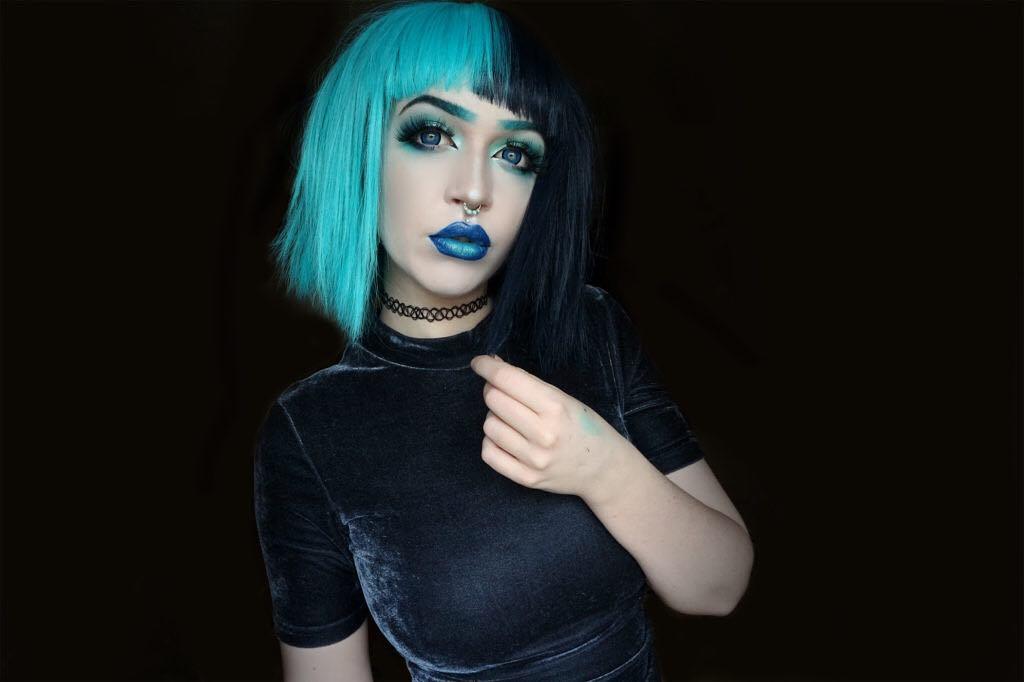 lushwigs's tweet photo. Lush style: Future Pop ❤️ (back in stock)
.
.
Model: @trashiiie ~ This #cute #splitcolor #bobwig style is available now from Lushwigs.c… https://t.co/eCDMSNY9v0