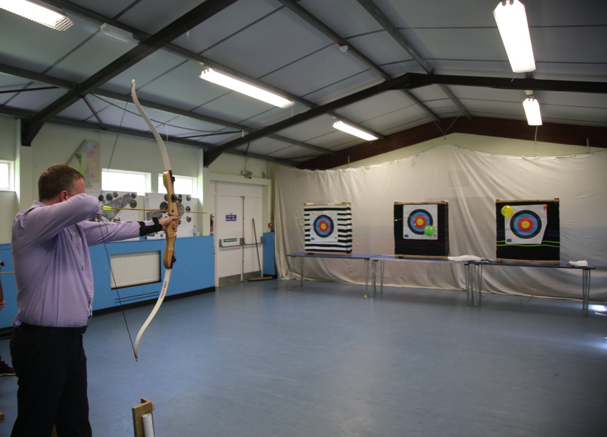 44thglasgow's tweet photo. @BobDorisSNP shooting archery and finding out about our campaign to #savescouthall https://t.co/WtB9m68AGK