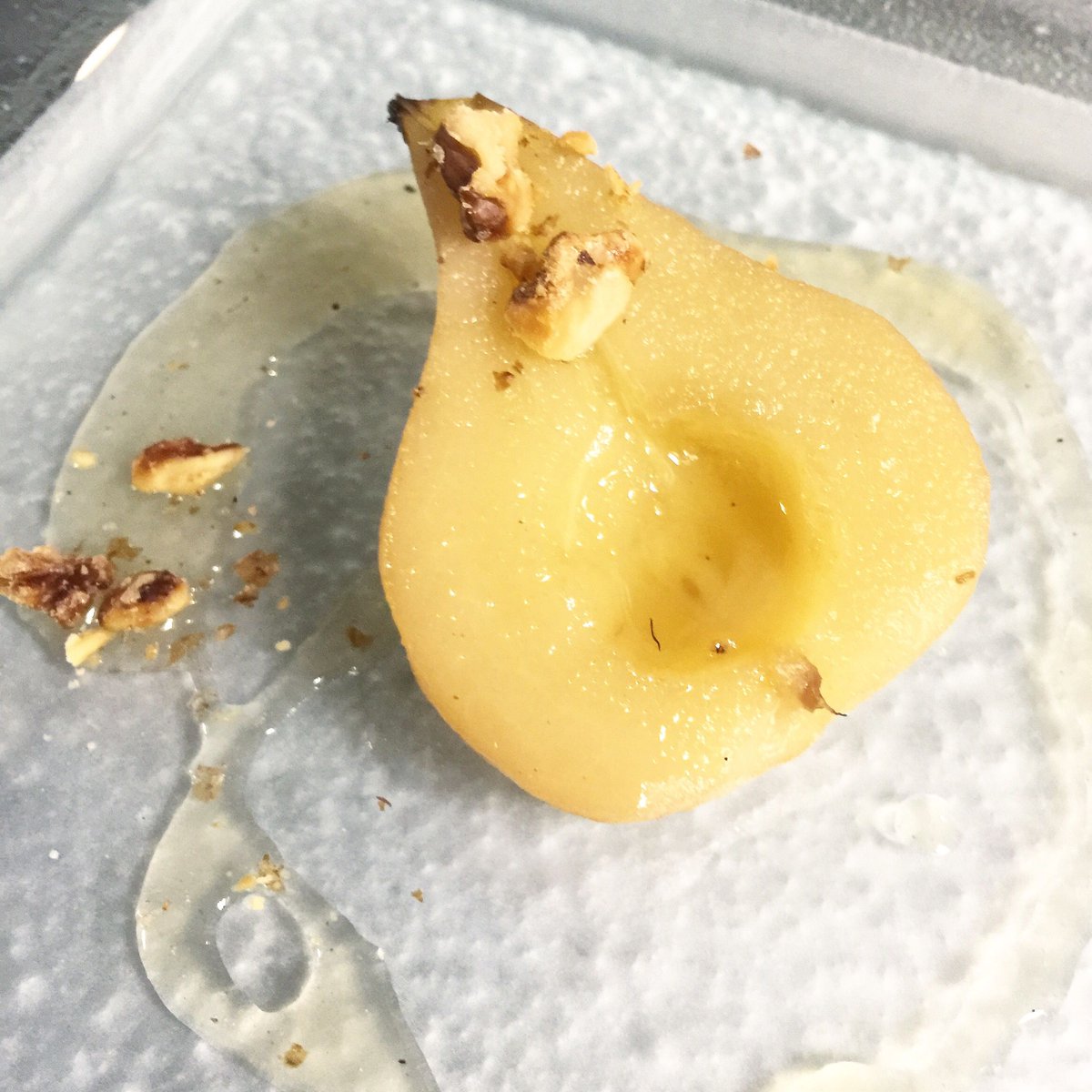 Honey-Poached Pear 
🍯 🍐