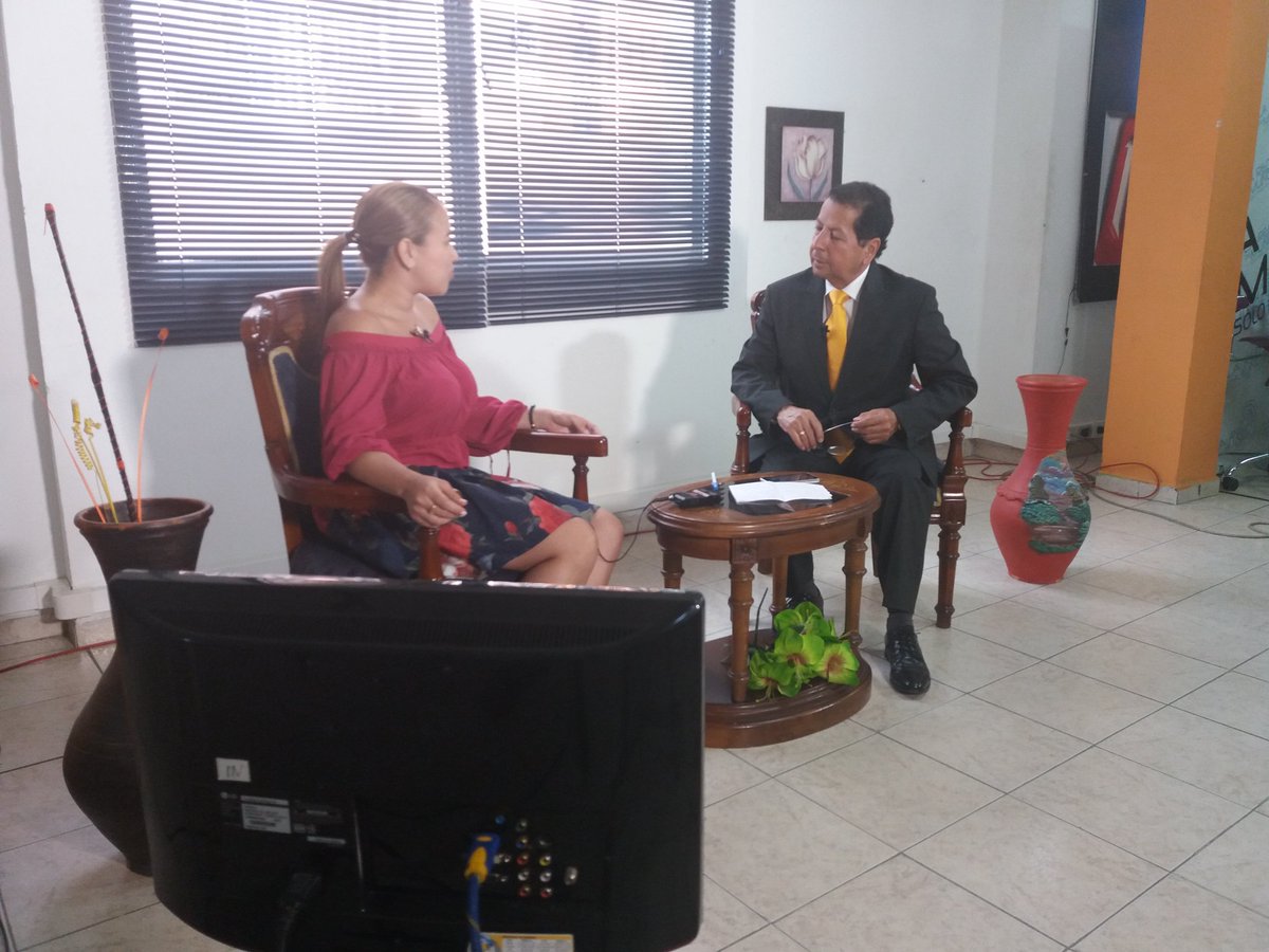ericafalla15's tweet photo. Compartiendo temas de ciudad con el gran periodista Wilson Rúa Bedoya en Perfiles y Propuestas de Visión TV de @ClaroColombia. https://t.co/wEMfCFPPXq