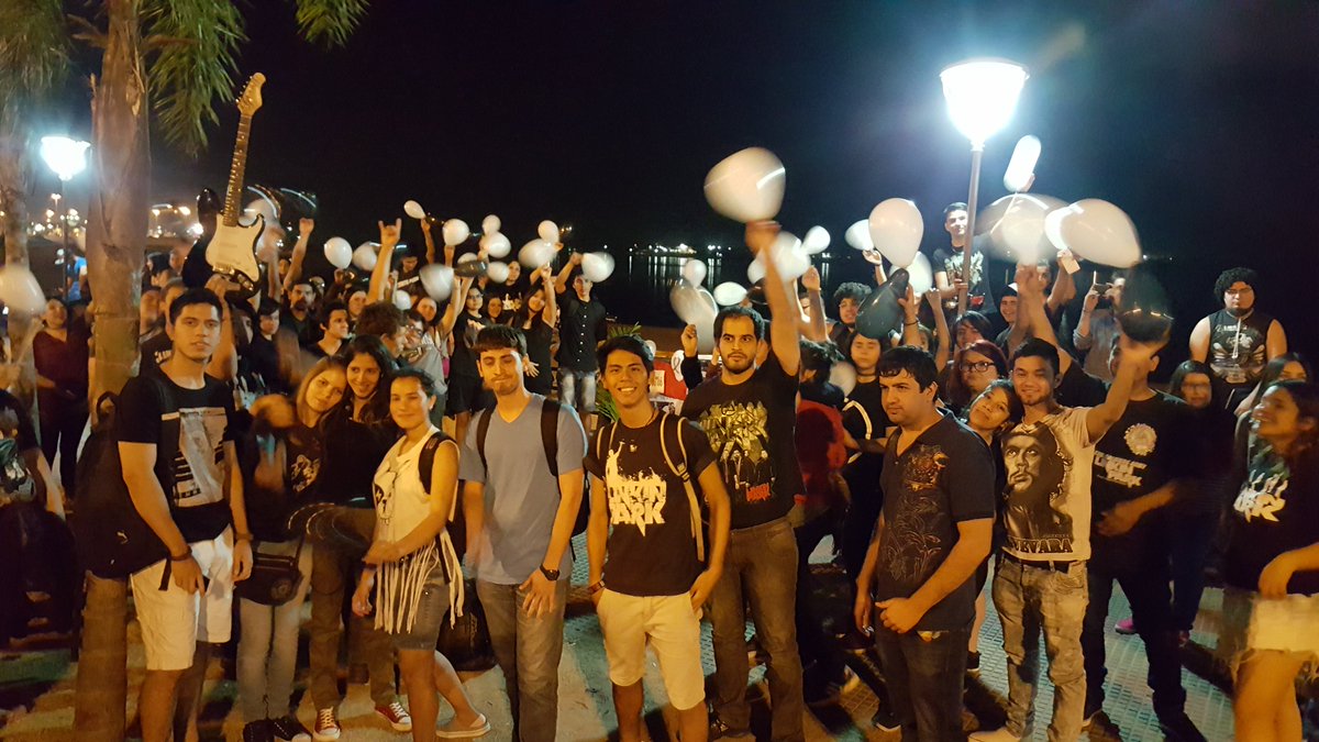 LinkinParkinPy's tweet photo. @LPFanCorner  From PARAGUAY #WeAreLinkinPark  
This photo was taken at the memorial to Chester in Asunción, 07/29/2017 https://t.co/jZE0crAy5U