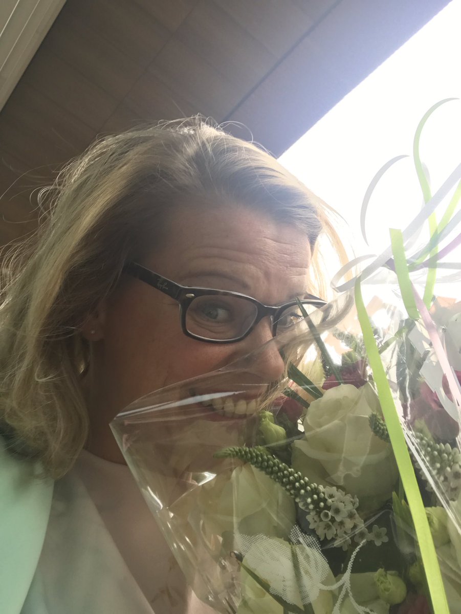 EmployabilityTt's tweet photo. Mooi vak! Mooiste cadeau is de mensen die nu van iedere sollicitatie een project maken! Maar dat past niet op een vaas😉💐🤗 #loopbaan #trots https://t.co/g6fUkjxOdI