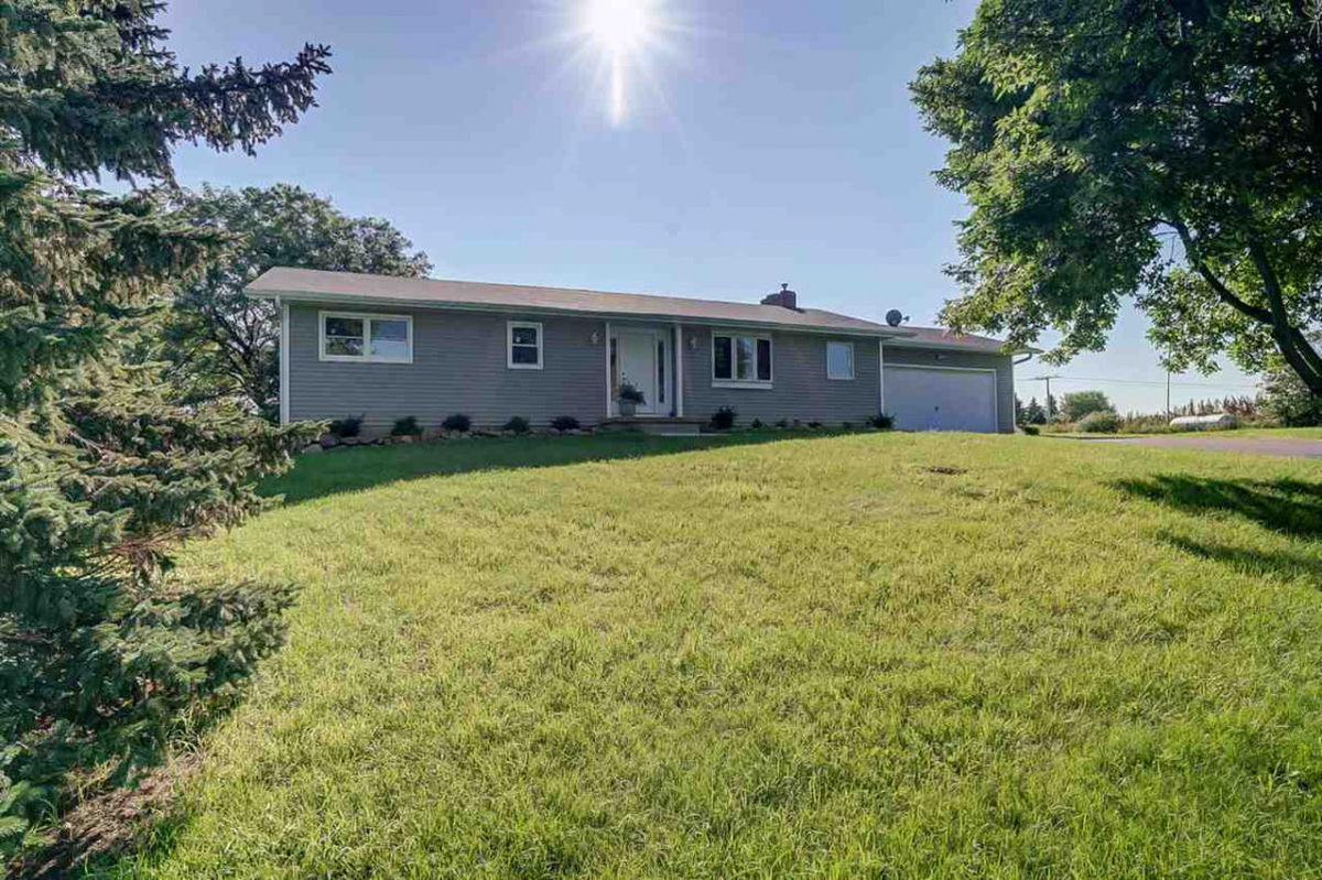 Just Listed in #Deerfield #WI. 4210 OLD DEERFIELD ROAD! Please retweet!  tour.circlepix.com/home/LTJHWY