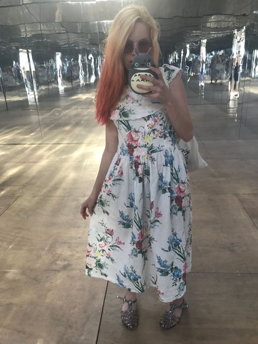 This dress cost $1 ⭐️ https://t.co/rioayRABZs<a href="/tag/selfie"class="tags"><span>#selfie</span></a>