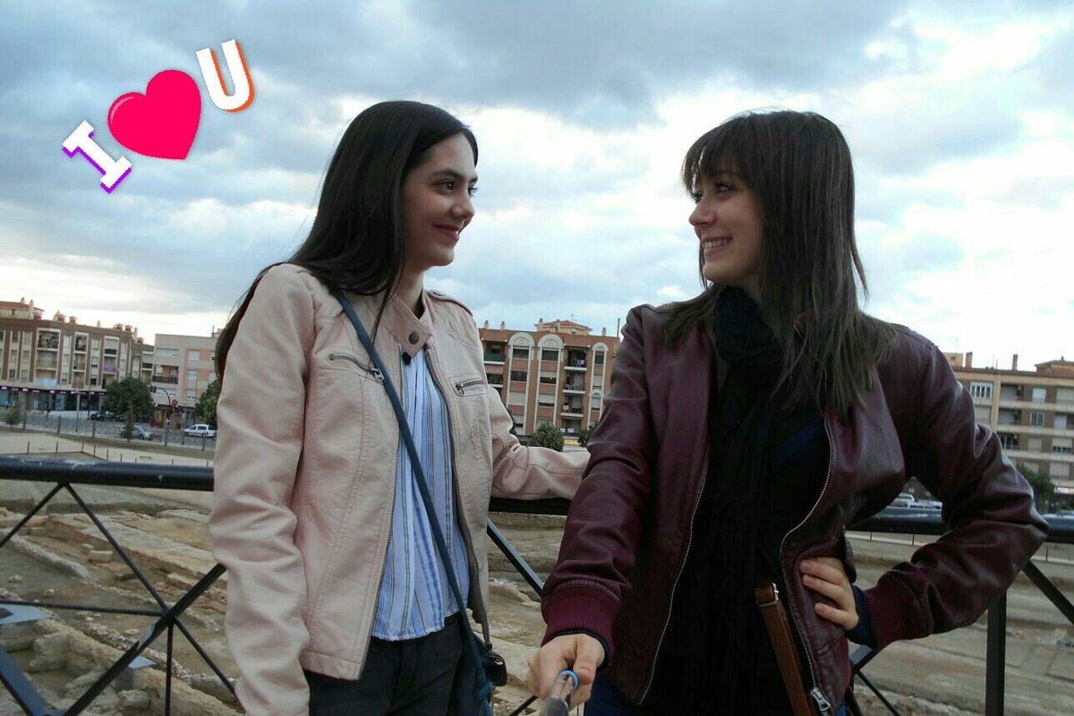 miinerva_97's tweet photo. Así somos nosotras #Sencillas #Amigas #Complicidad #MushaDiva #Locatis #RisasMushas @Tulyperpar ❤ https://t.co/YR7h6F2YTB
