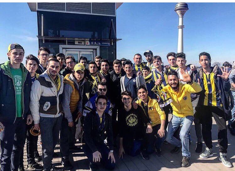 EN GÜZEL DOSTLUKLARA SAHİP OLDUĞUM ABİLİĞİ KARDEŞLİĞİ TATTIĞIM FENERBAHÇE TRİBUNUNDE ASKERLİK NEDENİ İLE 1 SENE YOKUM ALLAHA EMANET OLUN.