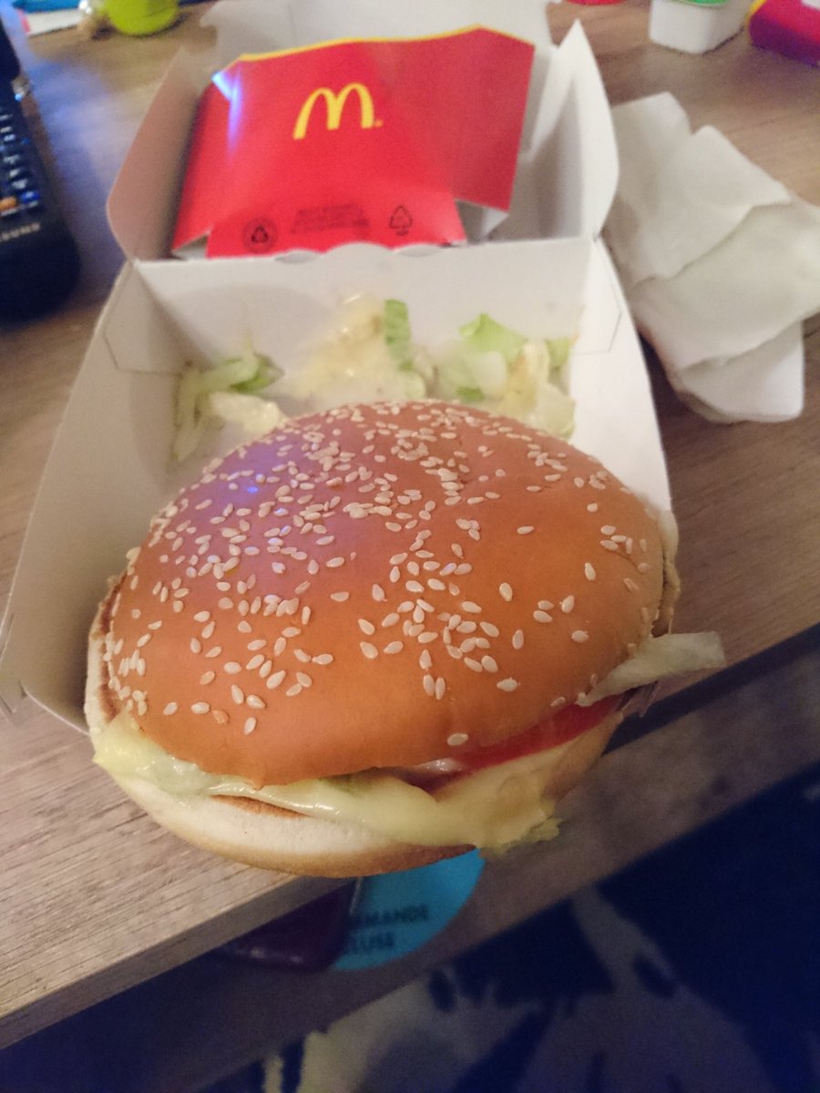 SnX6_Nerull's tweet photo. Quand @McDonalds te sert un #ChickenBigTasty sans Chicken... Et ça en emporté. https://t.co/0PlHCs0gjT