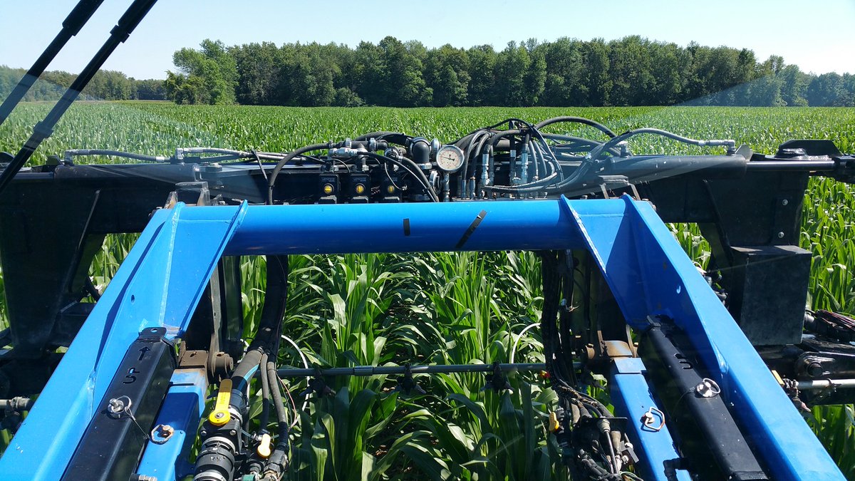 farmerschneck's tweet photo. #sidedress17 continues up to vt #corn in the @OntarioSoilCrop #tier2 @360yieldcenter #ydrop plot yr3 #nutraboss getting it done. #ontag #4r https://t.co/5FnTBfqjEx