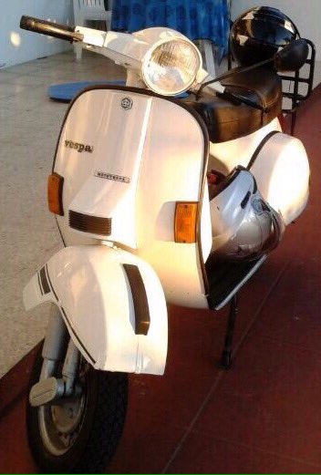 deborare's tweet photo. Due miti intramontabili: la #Vespa e la #Lambretta #timeless #Legends around the #world #Travel #Holland #Italia #Brazil https://t.co/gZw99xnvPI
