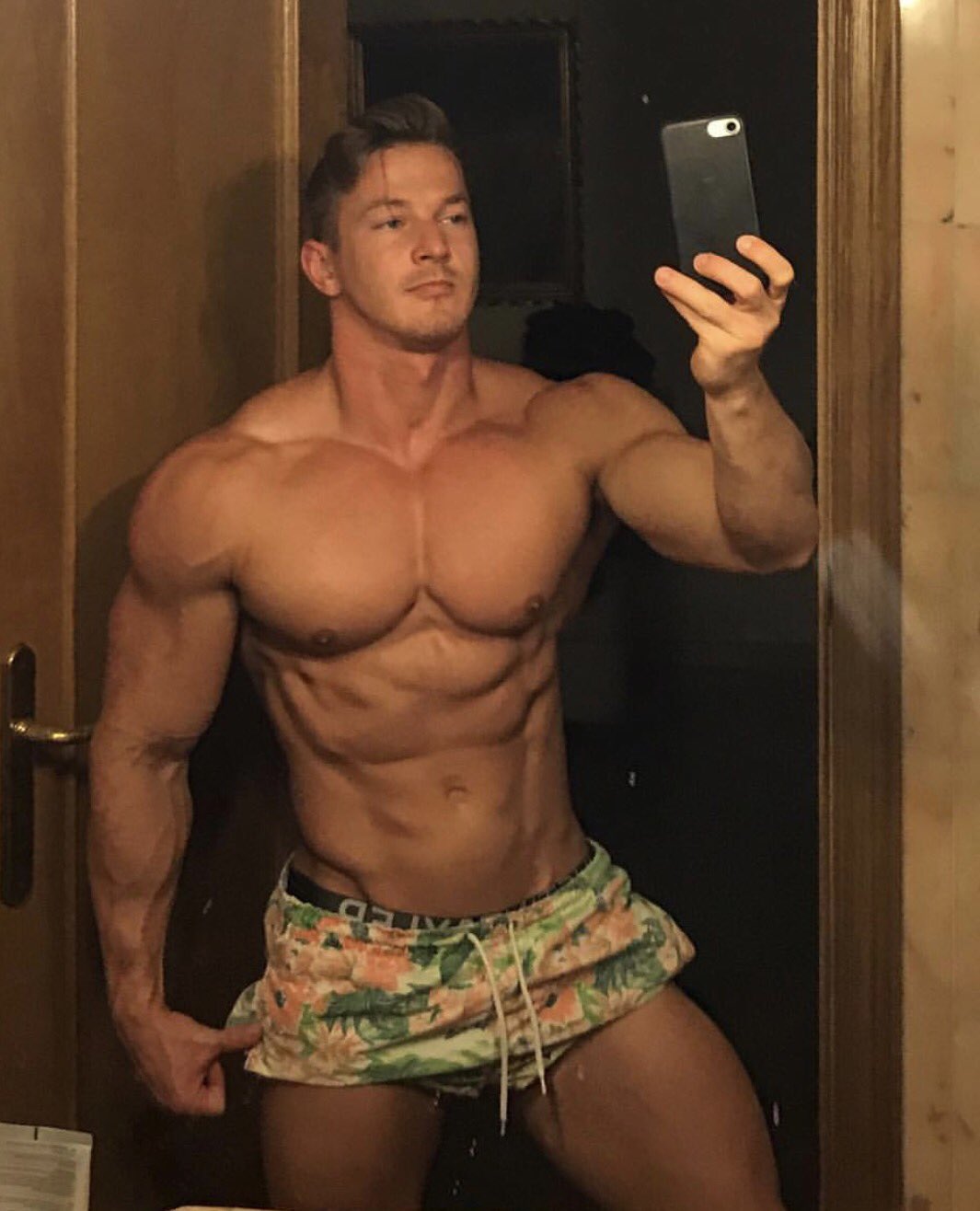 DGLIat_UIAAz1xH.jpg:large