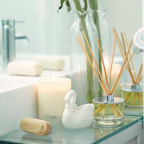 LifeAndStyle01's tweet photo. Ecoya Metro 'Lotus Flower' soy wax candle (RRP £32) £27 @ https://t.co/298eFQd8DQ #lifeandstyle #hygge #healing #essentialoils #ecoya https://t.co/UMxEBt71xw