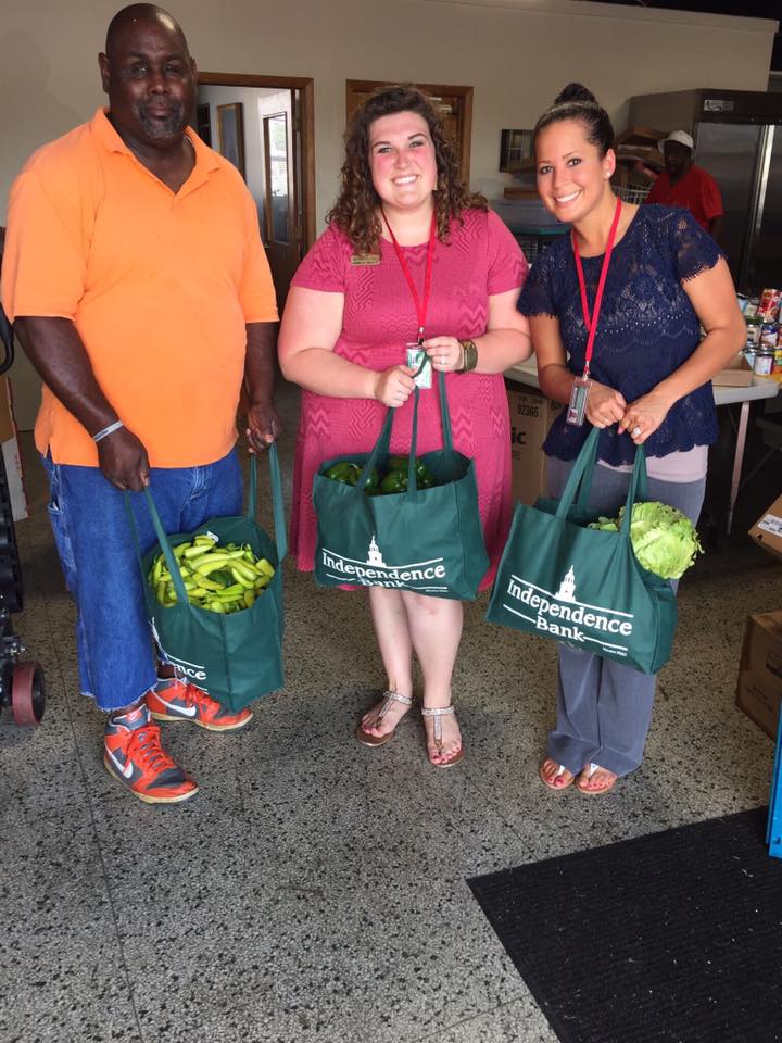 1776Bank's tweet photo. Delivered 47 pounds of peppers to the Hopkins County Christian #FoodBank today! #IBGreenAcre #1776revolution https://t.co/SxyQqEa70N https://t.co/KxtJQNmjDg