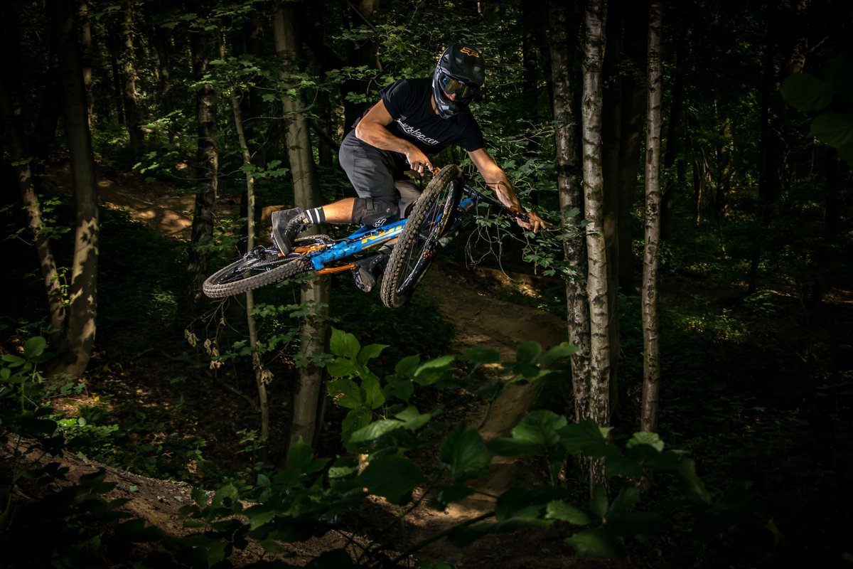 Bike days can be so beautiful... 👌 #dh #enduro #kona #rollitshop #fullgaz #hot #pics #wezijnerbijna #VueltaBurgos #wielrennen #dubbeltje