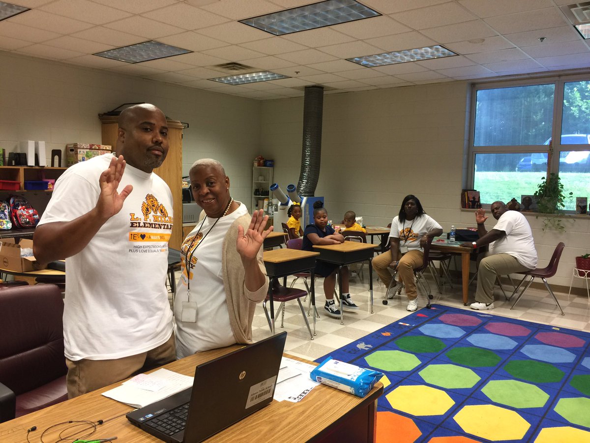 knhood's tweet photo. #DayOneReady @MilesTigersAPS Showing our Tiger Pride https://t.co/AFgTi5jQop