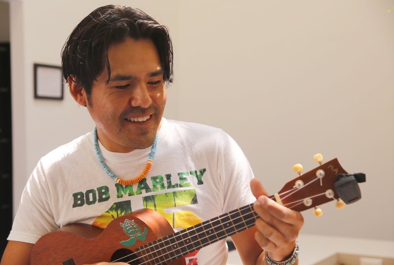 TheDailyTimes's tweet photo. FarmingtonNM High graduate and music virtuoso launches recording career with 1st disc. https://t.co/VoWJ10Z0Od https://t.co/YFYEe2FcG3