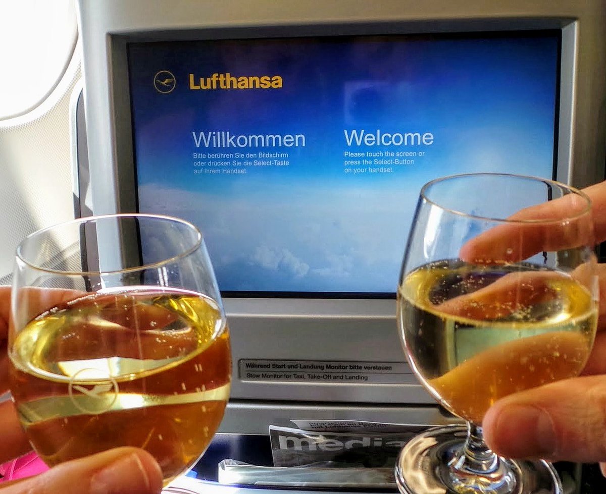 TravelWealth_us's tweet photo. Nobody else in First Class needs to know your seat was free. That can be our little secret.
https://t.co/p7ZdFoYEf7
#travel #travelhacking https://t.co/gGi71JdM2O