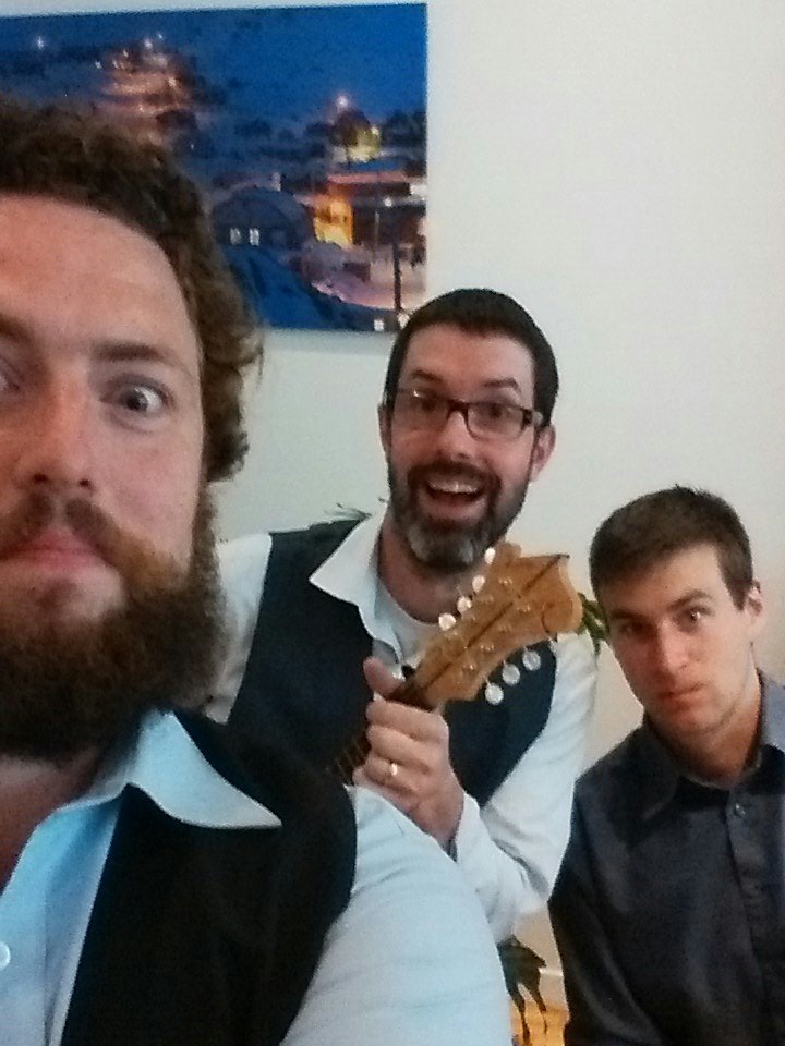 huntthehare's tweet photo. Getting ready to play at revive hair. Missing you @KaneMillerMusic 😀 https://t.co/9v9eKq8hBk