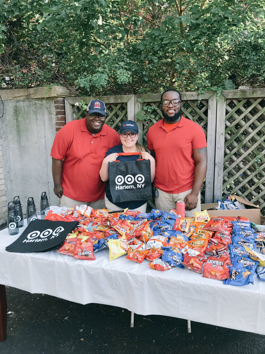 JenGiggs's tweet photo. Enjoying this gorgeous day with my old and new TL at #NNO2017 #HarlemTarget #Harlemforthewin @smithtgt https://t.co/93Sq8JwSOJ