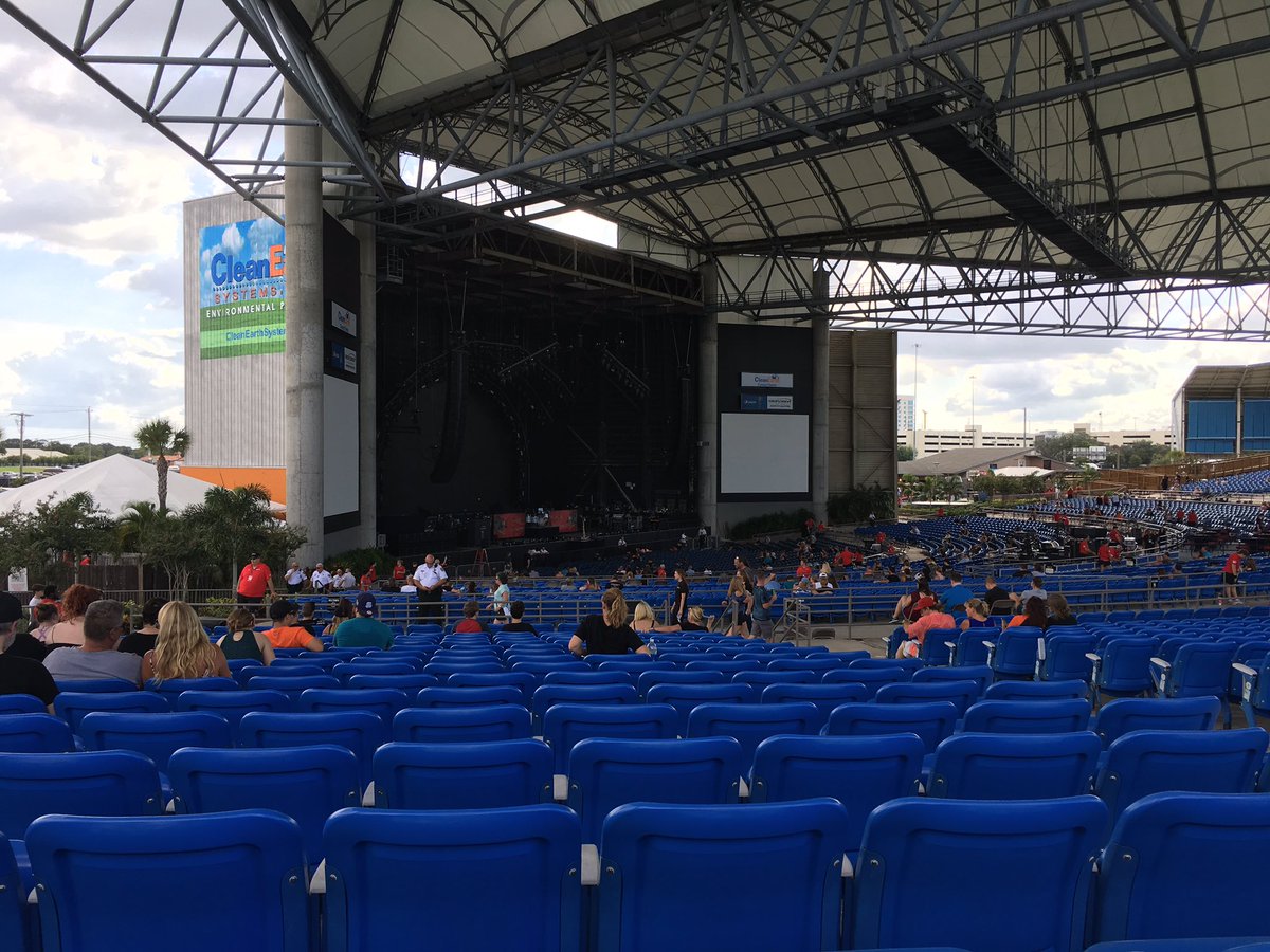 CharacterFit's tweet image. Almost time... Ready for @Nickelback and @CHRIS_Daughtry to tear it up! #FeedTheMachine