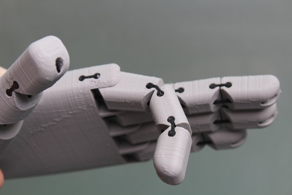 SOLIDWORKSedu's tweet photo. #TimeLapseTutorial: Learn how to make a mechanical #3DPrinted hand in #SOLIDWORKS https://t.co/ySylUo7XCW https://t.co/8a6OuUQqxE
