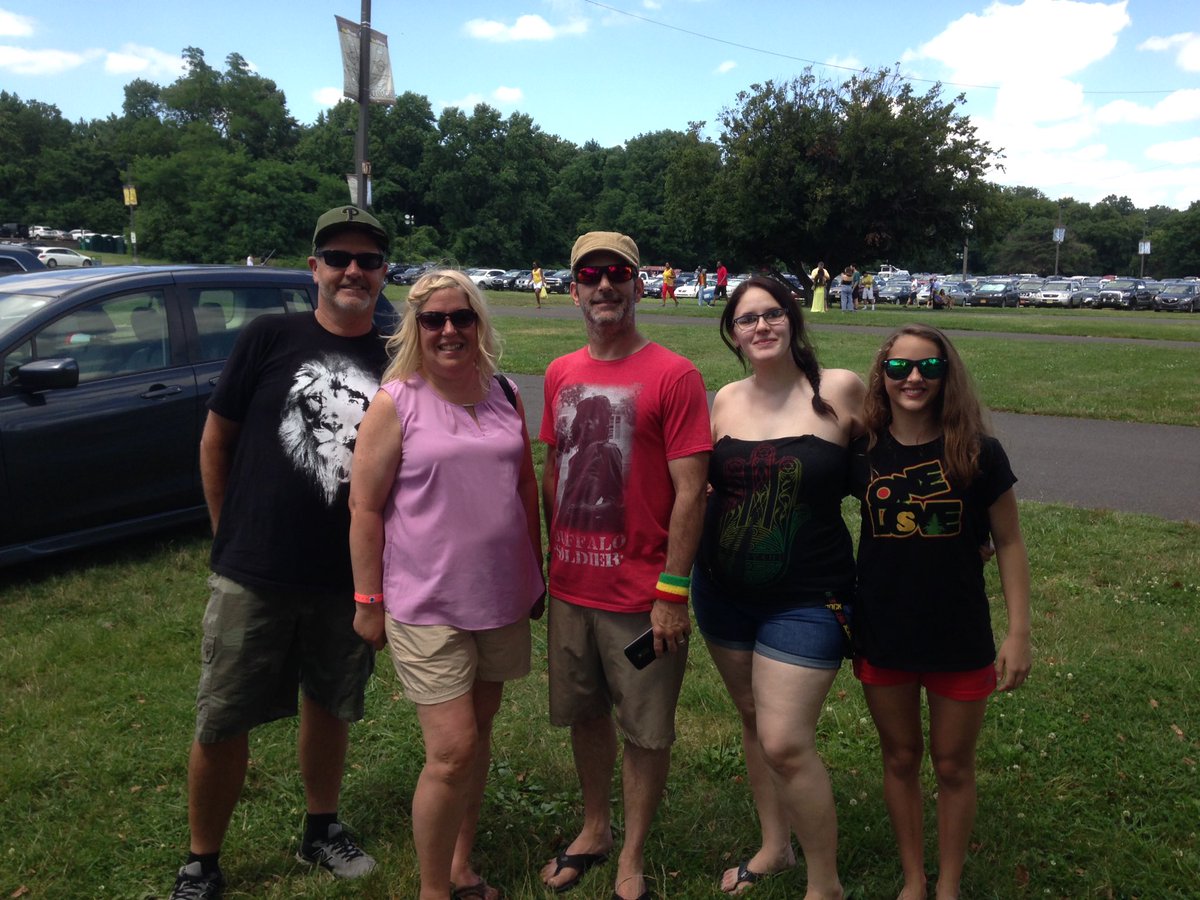 RedStripeRocco's tweet photo. Seems Like Yesterday #ReggaeMusic🎶❤️🆙 with @goalie27sdad @Selectajerry @JerseyFreshGaL @cancansworld &amp; @SydtheSquid32 @DARemo42O 
#irieTimes https://t.co/grEN6UqoLn