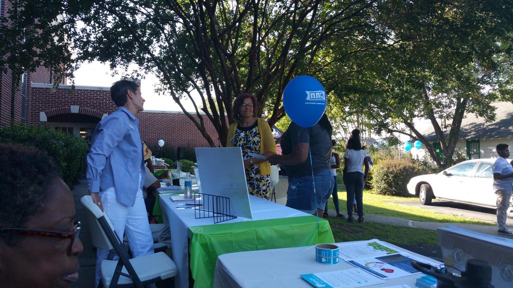 drobinson2020's tweet photo. Representing @accessfreely at #NationalNightOut2017 celebrating with #College Place Neighborhood https://t.co/BgL8S4ygqa