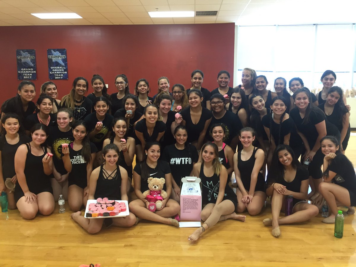HeightsRedcoats's tweet photo. First day of camp was a success! Meet our new redcoat roxie🐻❤️ https://t.co/99hBbArEBx