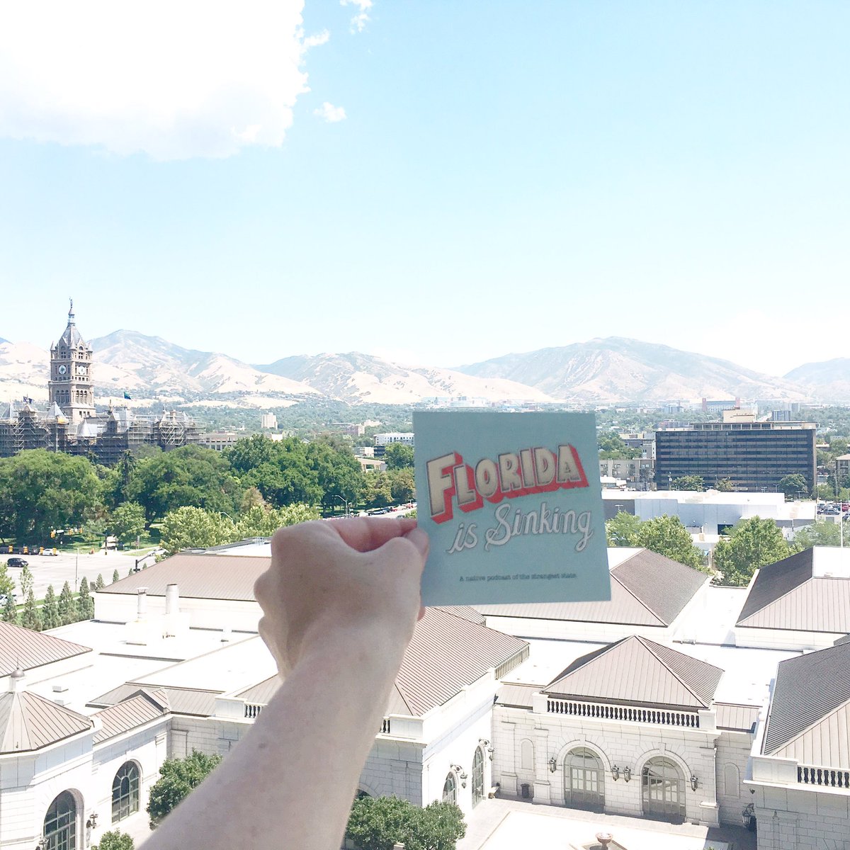 KJtheIntern's tweet photo. Well hello #utah you are awesome! #notsinking I may need to move where I have a mountain view. B? J? Can I work remotely? @FLisSinking https://t.co/NjtlAz4Xhu