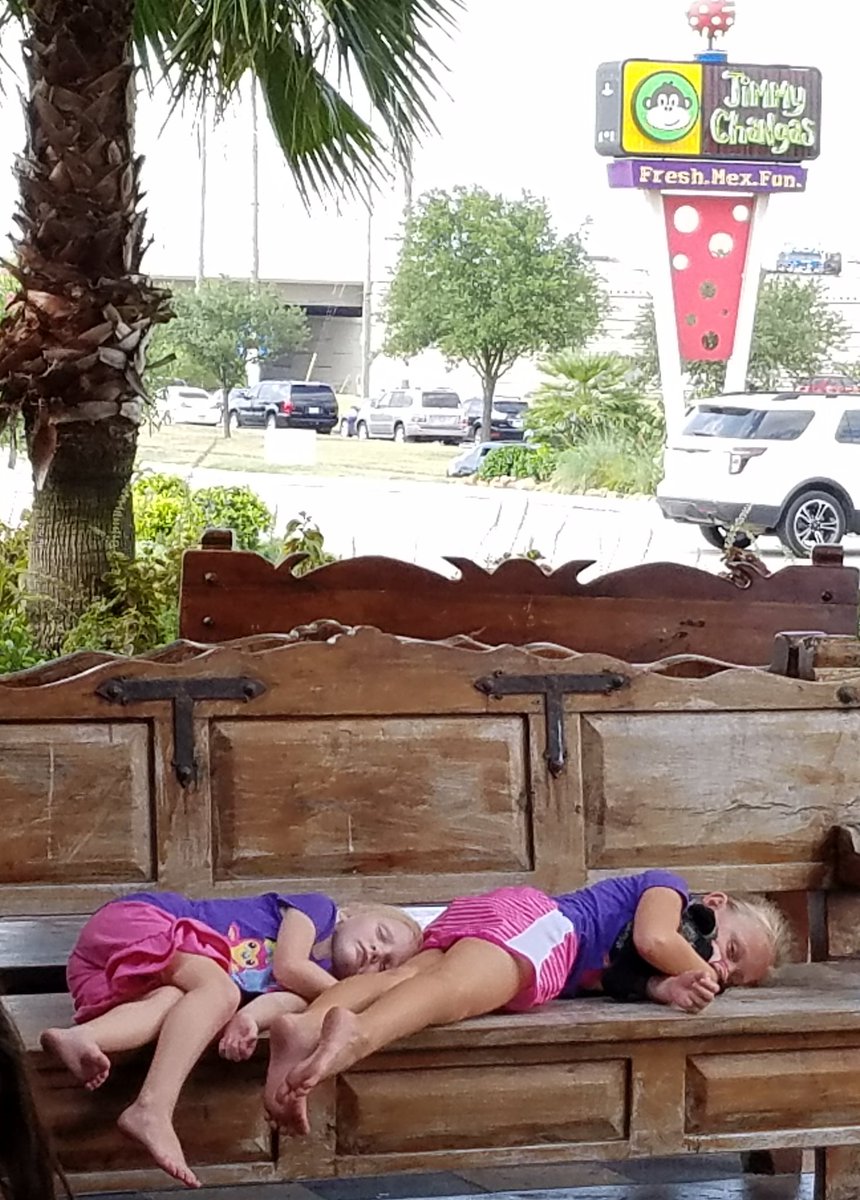 TexasOilChanges's tweet photo. Even @freshmexfun, kids are dropping like flies. #Houstonhot https://t.co/PCYEUjLDiq