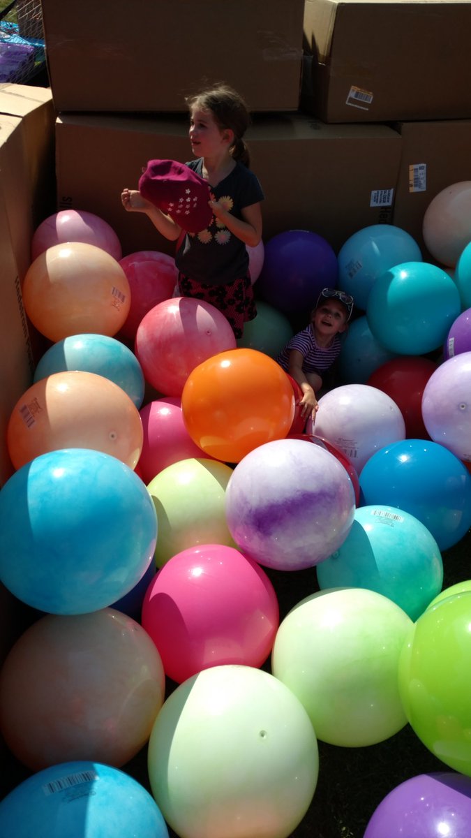 National night out 1237 style! #NationalNightOut2017 <a href="/BHaeusser/">Bryan Haeusser</a> <a href="/Greg_J_Walter/">Greg</a> <a href="/KaylaSanson1/">Kayla Sanson</a> <a href="/KelseyCalnan/">Kelsey Calnan</a> #bozemoney #20years