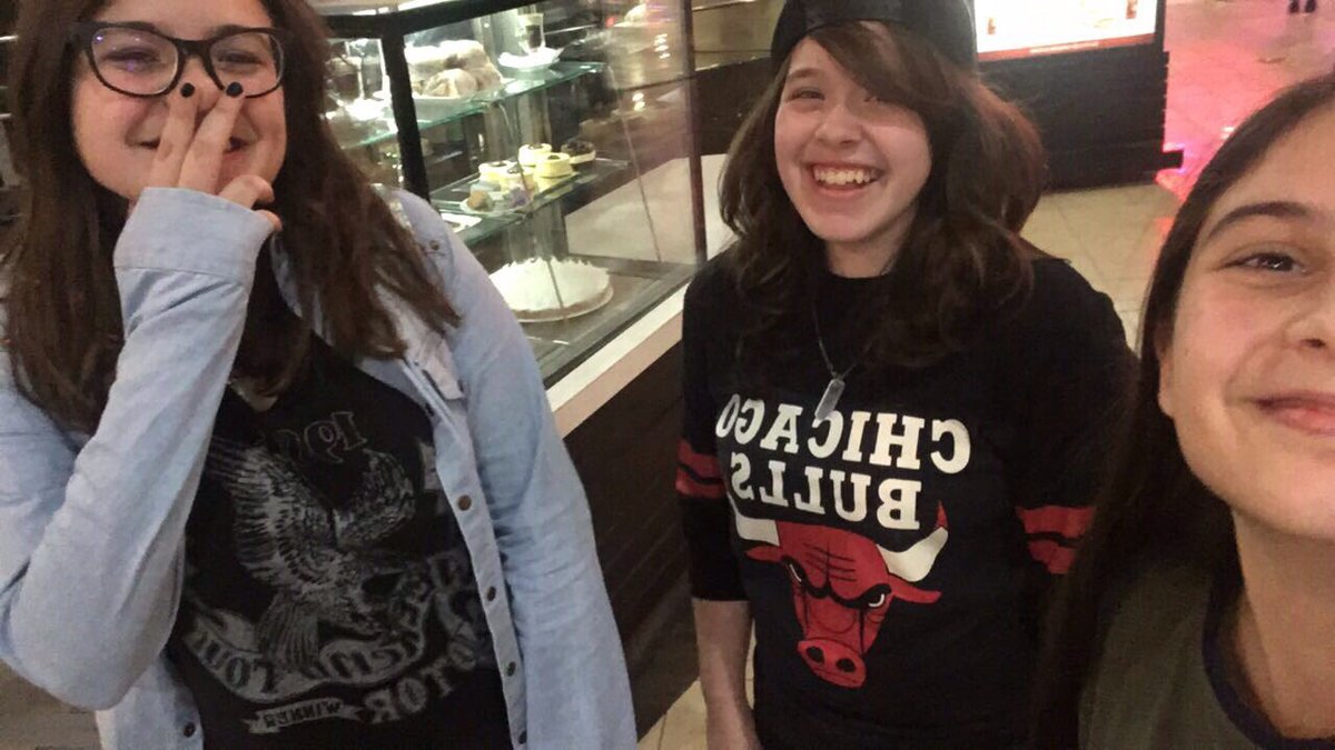 sofiapellicer's tweet image. #NationalGirlfriendDay voy a usar esta foto para todo. Juju es mi hija ahr