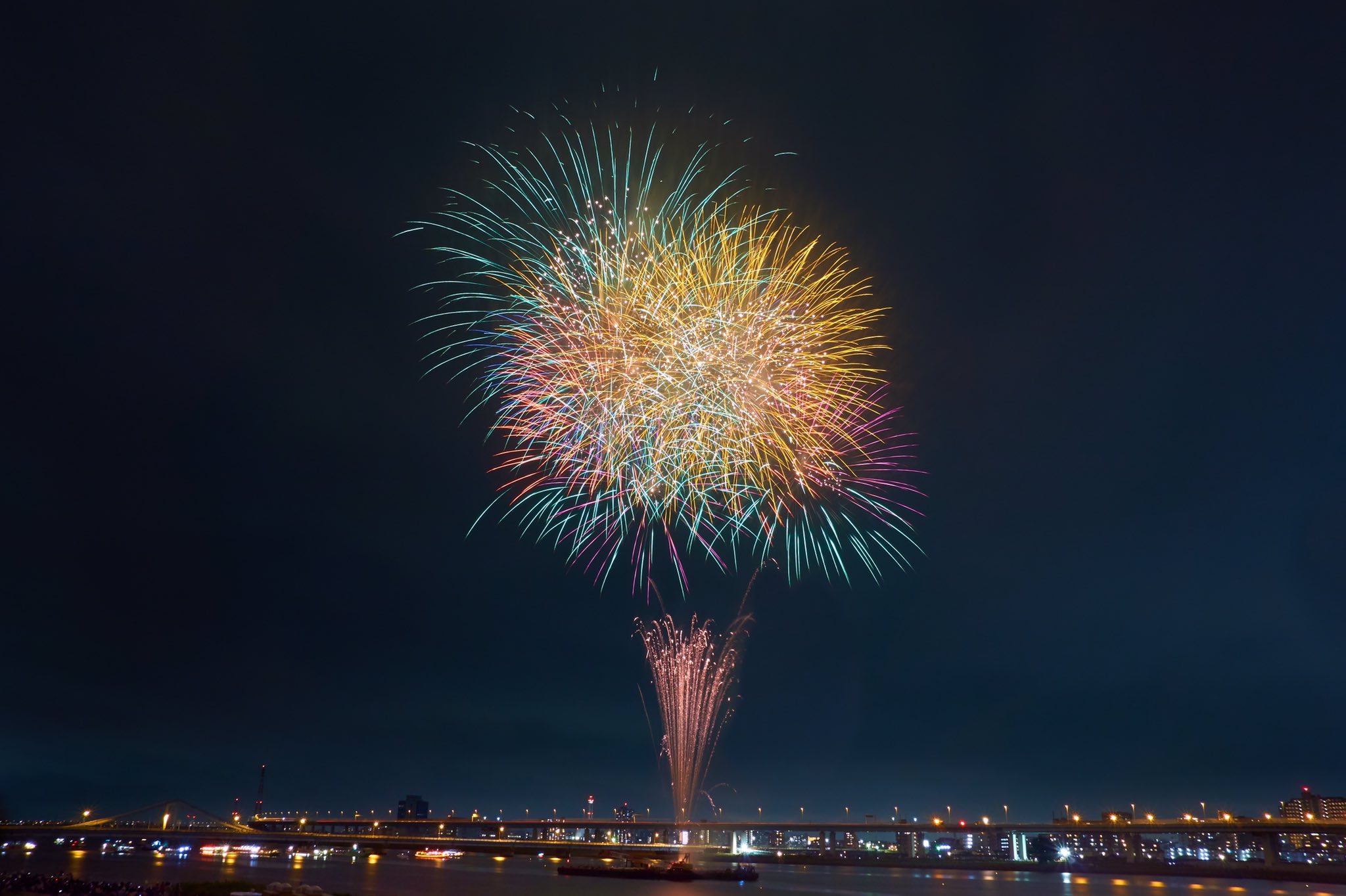 Ray 雨が止んで良かった 花火最高 江東区 江東花火大会 花火 夜景 綺麗 カメラ Rx100 写真すきな人と繋がりたい T Co Qbdl0txr2r Twitter